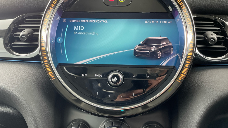 MINI Hatchback 1.5 Cooper Classic 3dr Auto [Comfort Pack] Petrol Hatchback